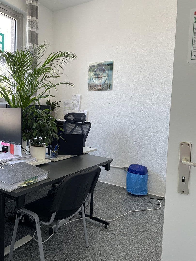 Prenájom kancelárie 200 m², Rastatt, Bádensko-Wurttembersko Prenájom kancelárie 200 m², Rastatt, Bádensko-Wurttembersko