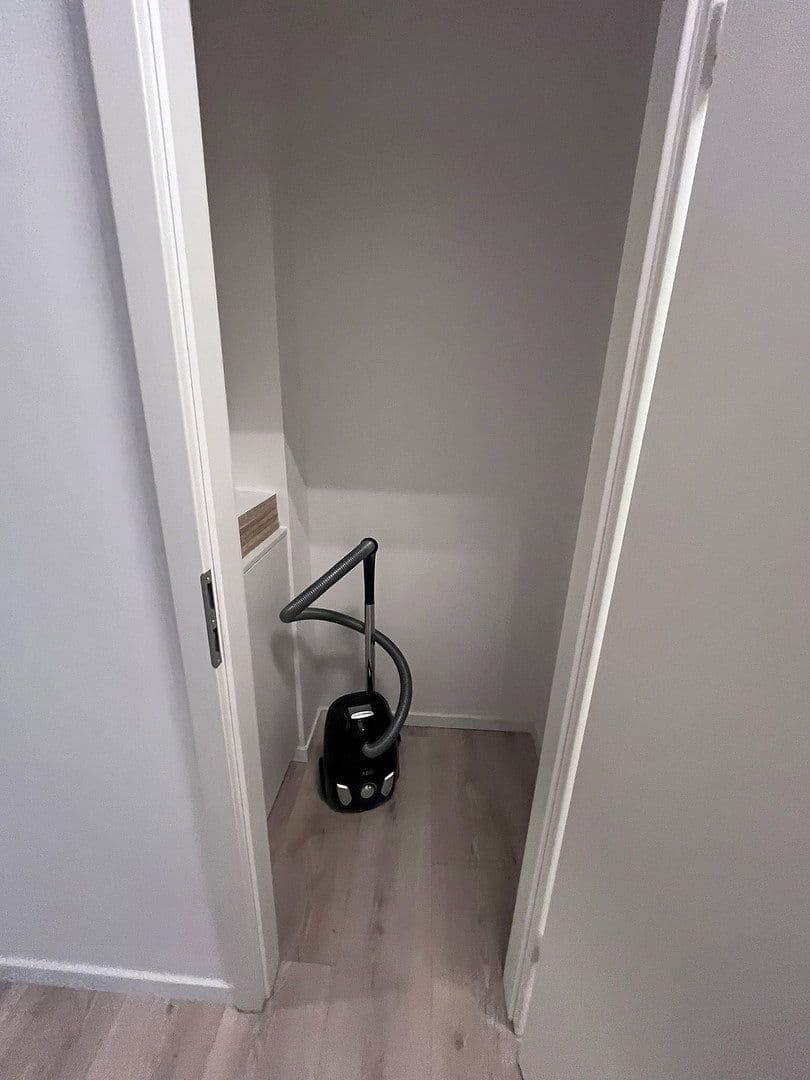 Prenájom bytu 2-izbový 62 m², Düsseldorfer Straße 37, Köln, Severné Porýnie - Westfálsko Prenájom bytu 2-izbový 62 m², Düsseldorfer Straße 37, Köln, Severné Porýnie - Westfálsko