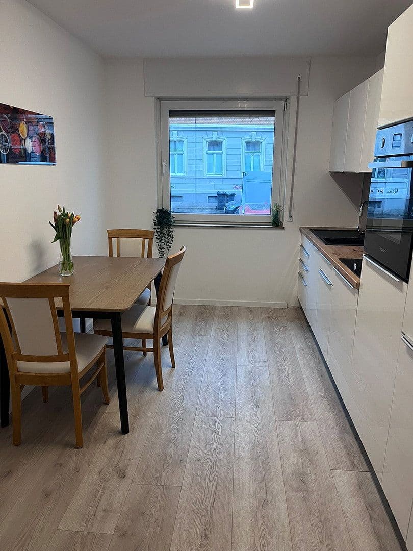 Prenájom bytu 2-izbový 62 m², Düsseldorfer Straße 37, Köln, Severné Porýnie - Westfálsko Prenájom bytu 2-izbový 62 m², Düsseldorfer Straße 37, Köln, Severné Porýnie - Westfálsko