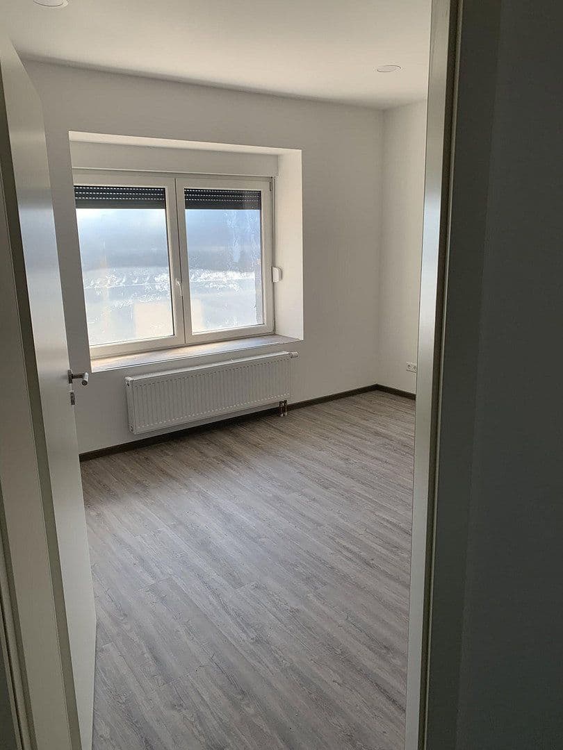 Prenájom bytu 3-izbový 82 m², Schöneckerstr 27, Gondershausen, Porýnie-Falcko Prenájom bytu 3-izbový 82 m², Schöneckerstr 27, Gondershausen, Porýnie-Falcko