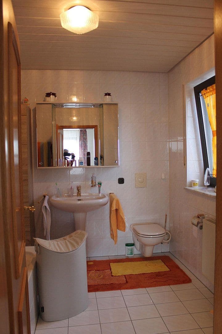 Prenájom bytu 3-izbový 104 m², Büchelbergweg 24, Sulzdorf an der Lederhecke, Bavorsko Prenájom bytu 3-izbový 104 m², Büchelbergweg 24, Sulzdorf an der Lederhecke, Bavorsko