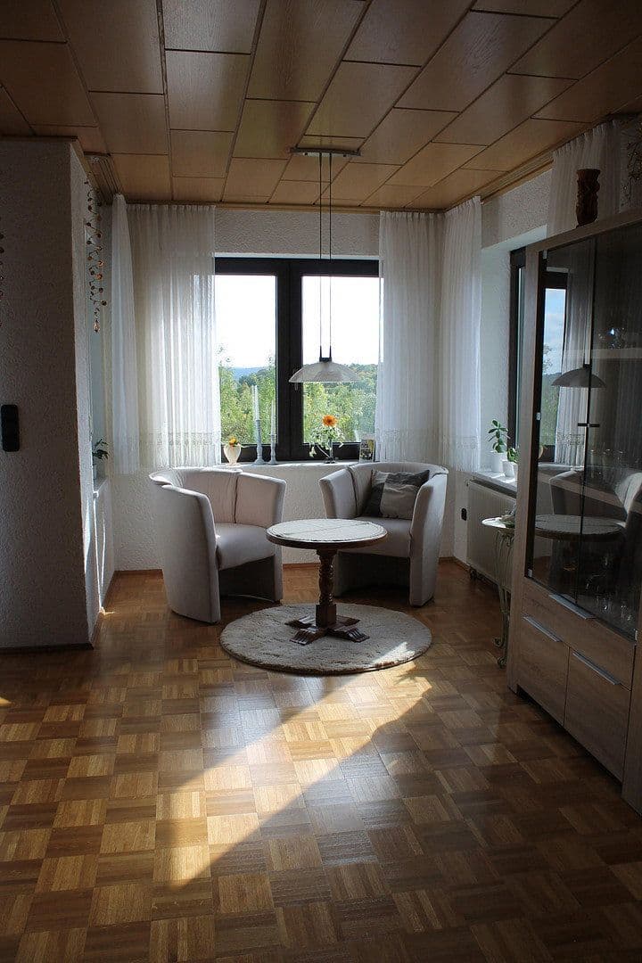 Prenájom bytu 3-izbový 104 m², Büchelbergweg 24, Sulzdorf an der Lederhecke, Bavorsko Prenájom bytu 3-izbový 104 m², Büchelbergweg 24, Sulzdorf an der Lederhecke, Bavorsko