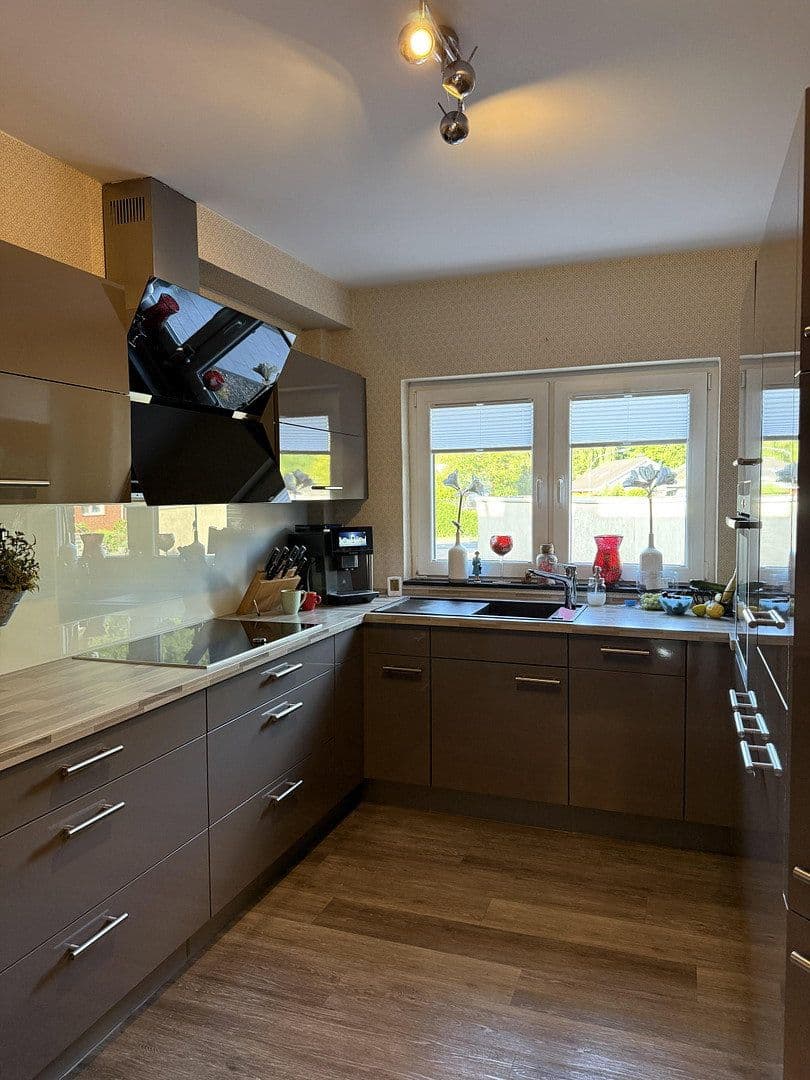 Predaj domu 112 m², pozemok 294 m², Emil-Lueken-Straße 15, Wilhelmshaven, Dolné Sasko Predaj domu 112 m², pozemok 294 m², Emil-Lueken-Straße 15, Wilhelmshaven, Dolné Sasko