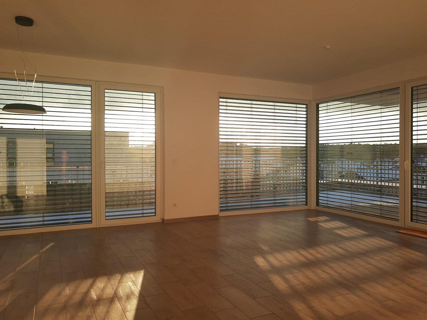 Prenájom bytu 3-izbový 130 m², Möhrendorf, Bavorsko Prenájom bytu 3-izbový 130 m², Möhrendorf, Bavorsko