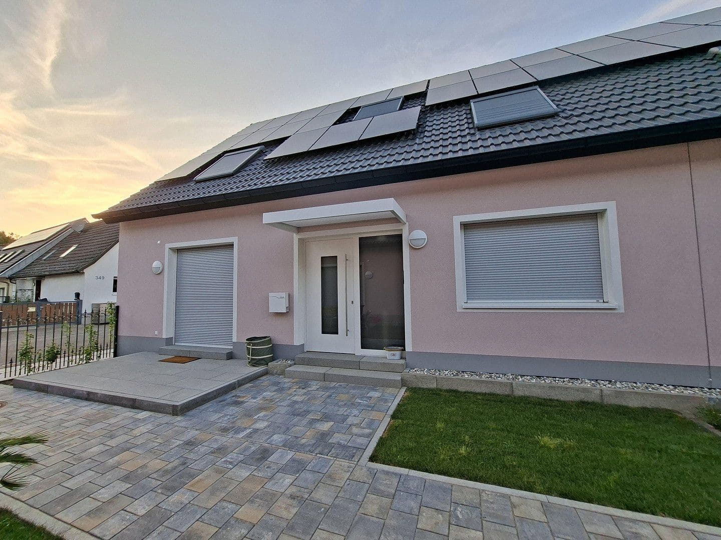 Prenájom domu 155 m², pozemok 16 m², Neureuter Hauptstraße 314, Karlsruhe, Bádensko-Wurttembersko Prenájom domu 155 m², pozemok 16 m², Neureuter Hauptstraße 314, Karlsruhe, Bádensko-Wurttembersko