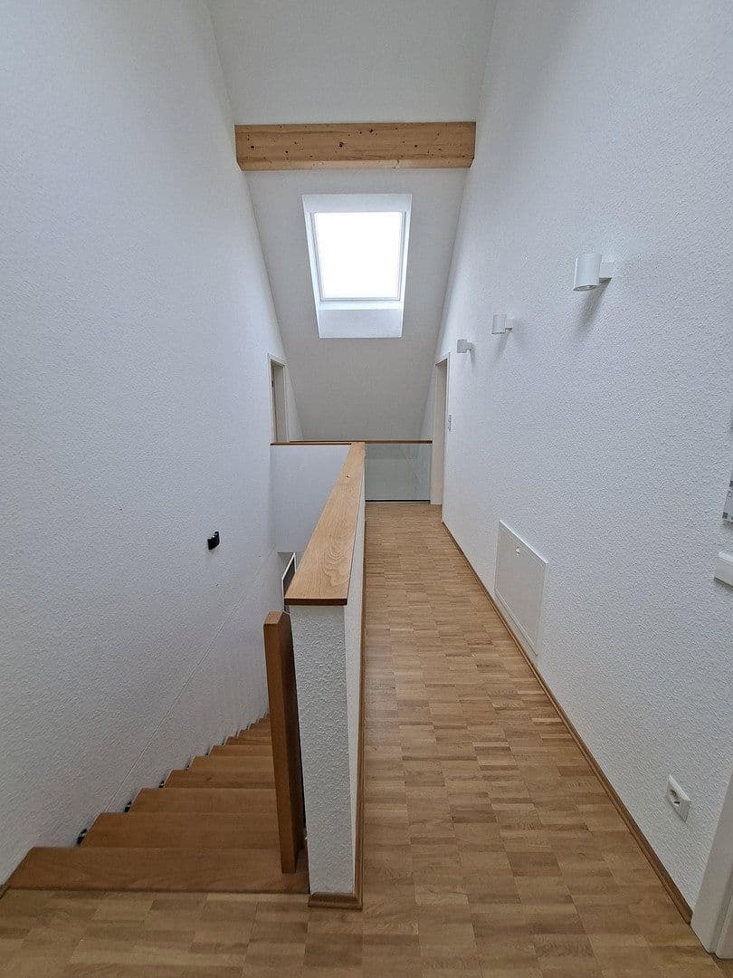 Prenájom domu 155 m², pozemok 16 m², Neureuter Hauptstraße 314, Karlsruhe, Bádensko-Wurttembersko Prenájom domu 155 m², pozemok 16 m², Neureuter Hauptstraße 314, Karlsruhe, Bádensko-Wurttembersko