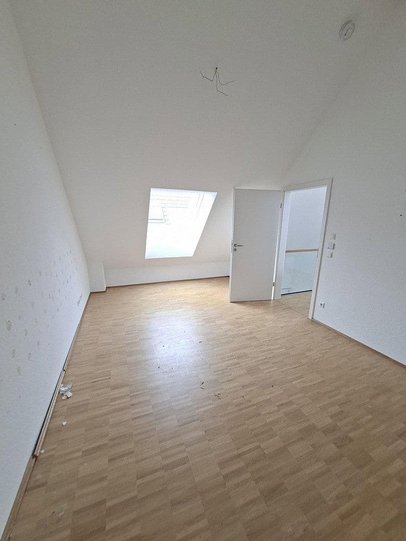 Prenájom domu 155 m², pozemok 16 m², Neureuter Hauptstraße 314, Karlsruhe, Bádensko-Wurttembersko Prenájom domu 155 m², pozemok 16 m², Neureuter Hauptstraße 314, Karlsruhe, Bádensko-Wurttembersko