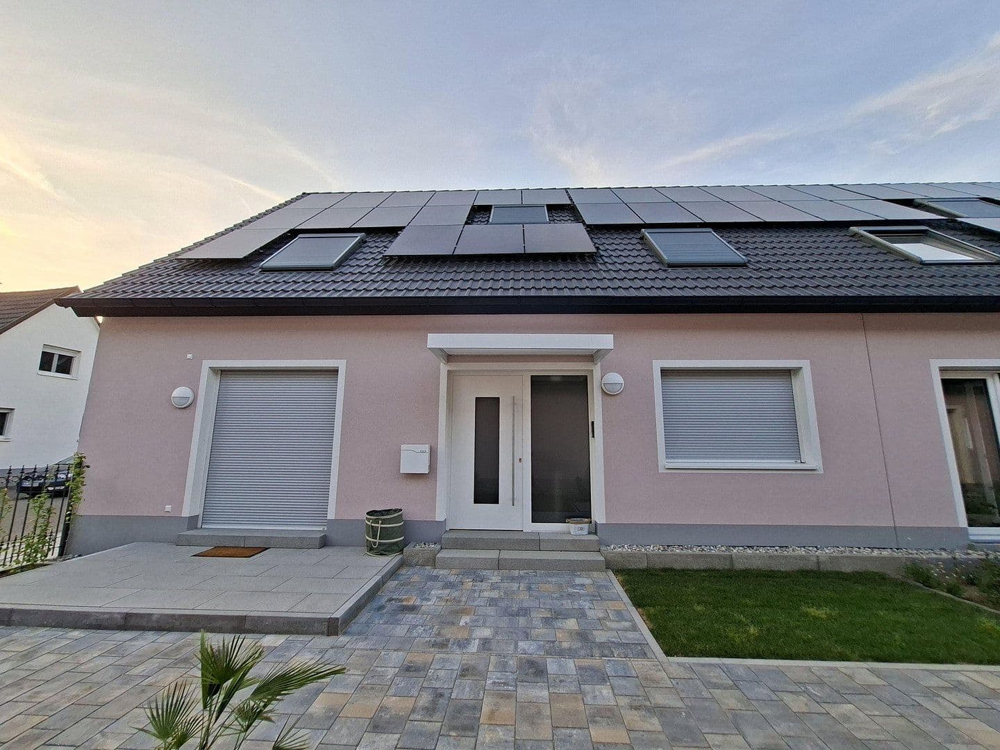 Prenájom domu 155 m², pozemok 16 m², Neureuter Hauptstraße 314, Karlsruhe, Bádensko-Wurttembersko Prenájom domu 155 m², pozemok 16 m², Neureuter Hauptstraße 314, Karlsruhe, Bádensko-Wurttembersko