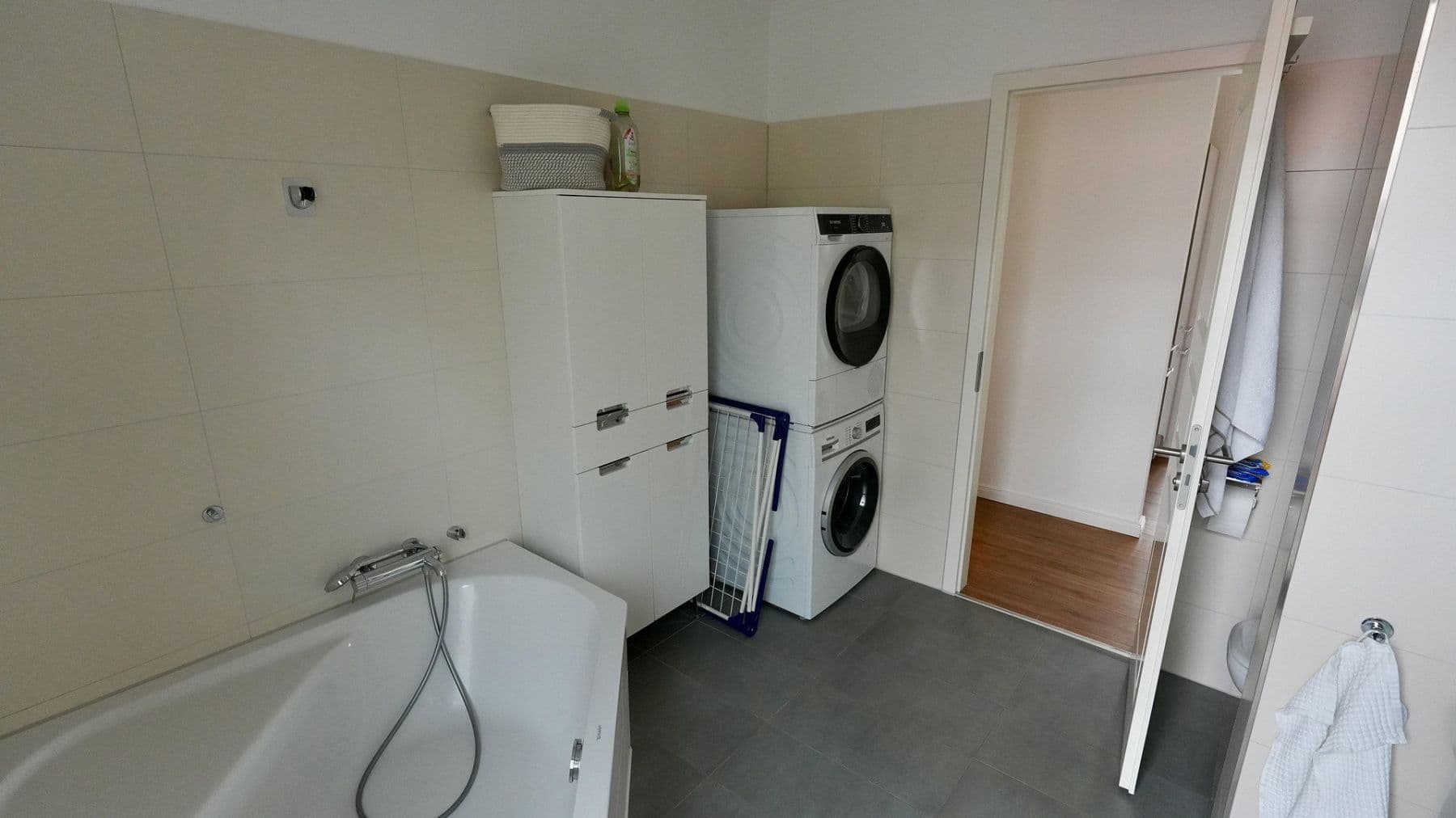 Prenájom bytu 4-izbový 102 m², Sonntagstr 28, Berlin, Berlín Prenájom bytu 4-izbový 102 m², Sonntagstr 28, Berlin, Berlín