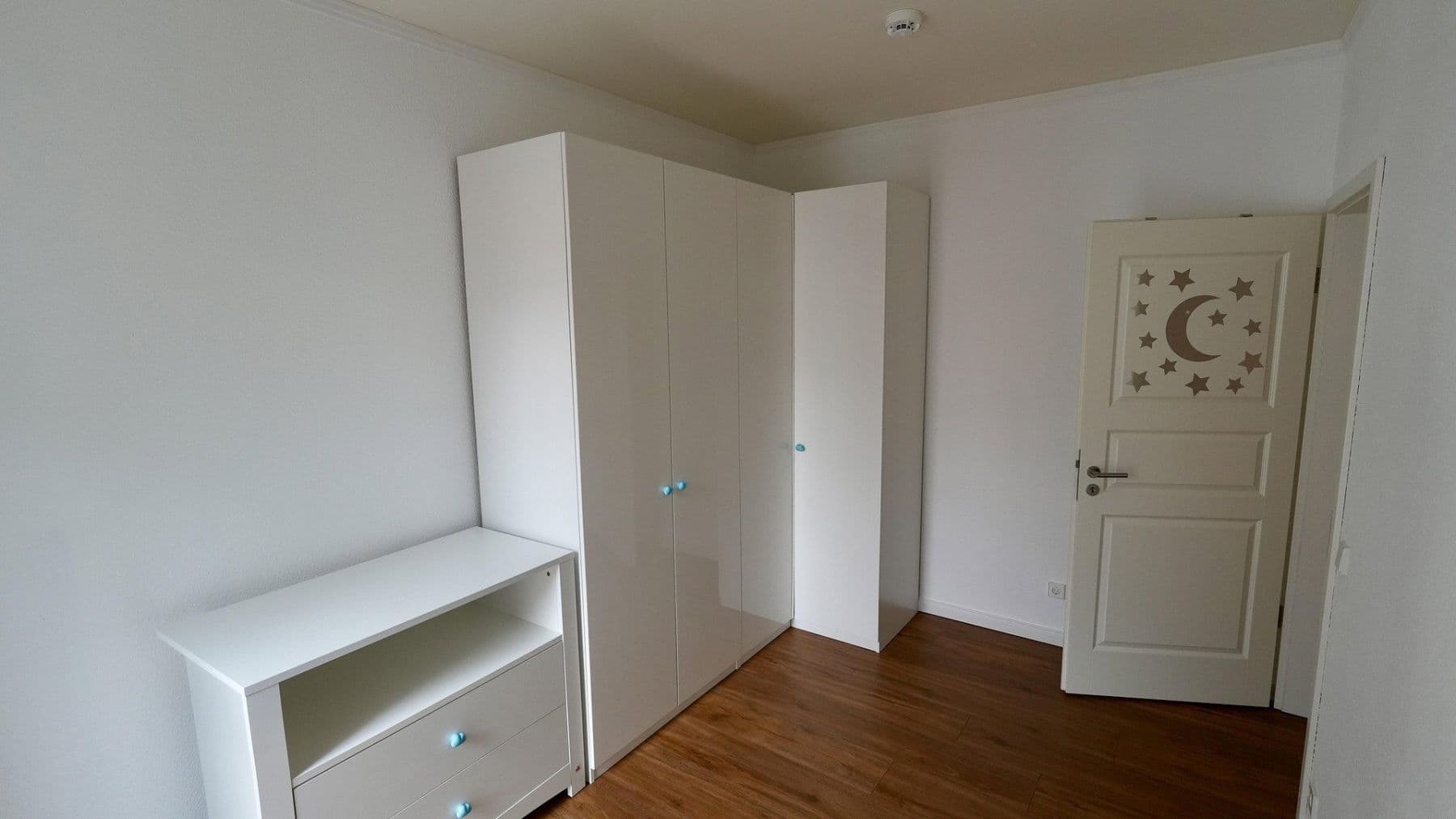 Prenájom bytu 4-izbový 102 m², Sonntagstr 28, Berlin, Berlín Prenájom bytu 4-izbový 102 m², Sonntagstr 28, Berlin, Berlín