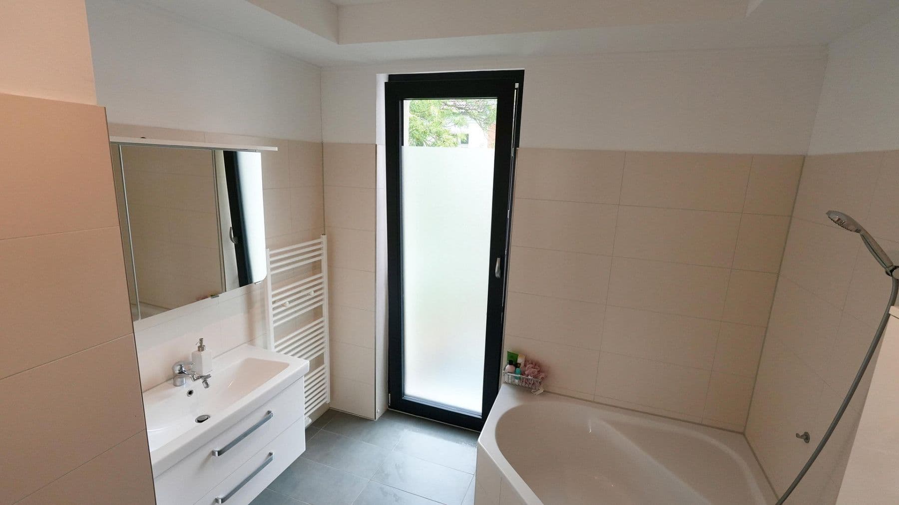 Prenájom bytu 4-izbový 102 m², Sonntagstr 28, Berlin, Berlín Prenájom bytu 4-izbový 102 m², Sonntagstr 28, Berlin, Berlín