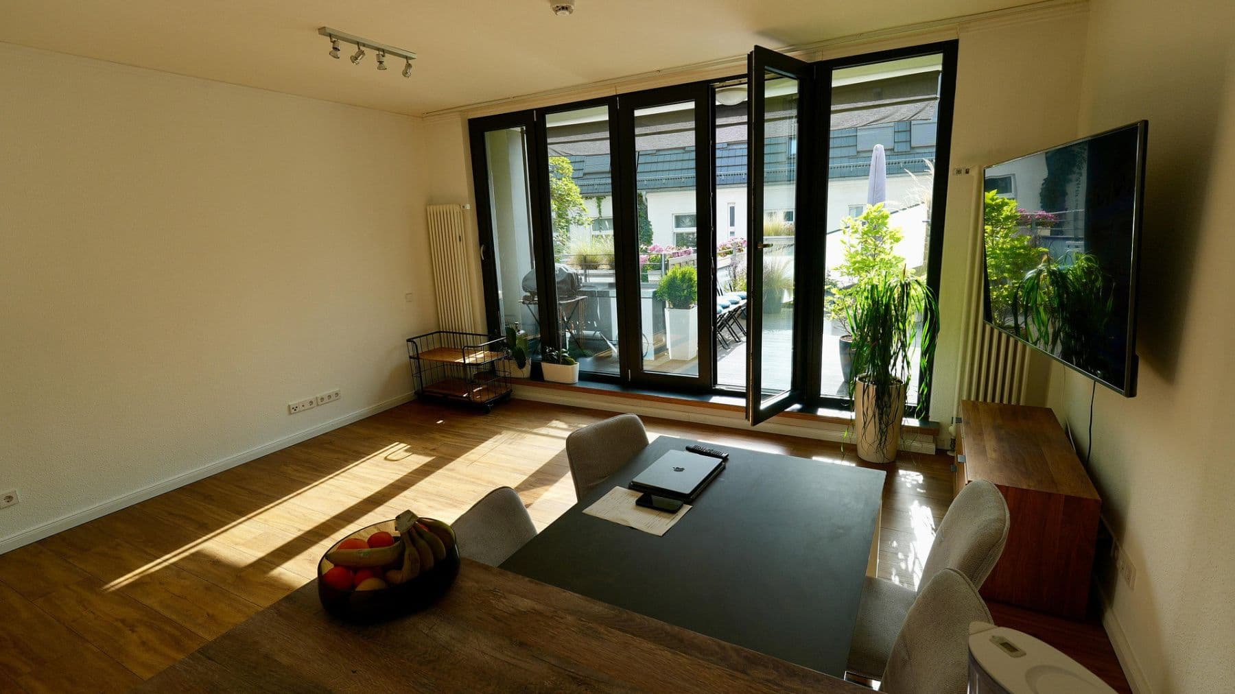 Prenájom bytu 4-izbový 102 m², Sonntagstr 28, Berlin, Berlín Prenájom bytu 4-izbový 102 m², Sonntagstr 28, Berlin, Berlín