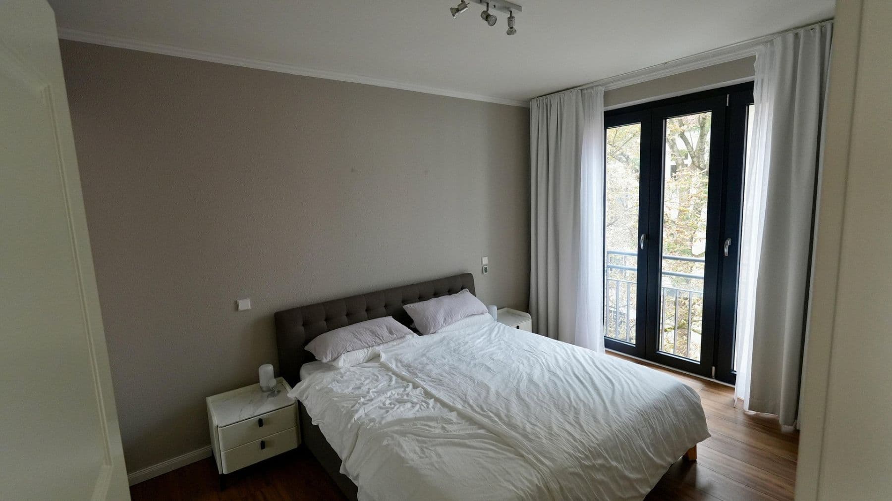 Prenájom bytu 4-izbový 102 m², Sonntagstr 28, Berlin, Berlín Prenájom bytu 4-izbový 102 m², Sonntagstr 28, Berlin, Berlín