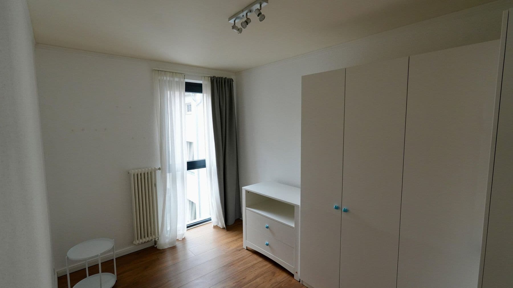 Prenájom bytu 4-izbový 102 m², Sonntagstr 28, Berlin, Berlín Prenájom bytu 4-izbový 102 m², Sonntagstr 28, Berlin, Berlín