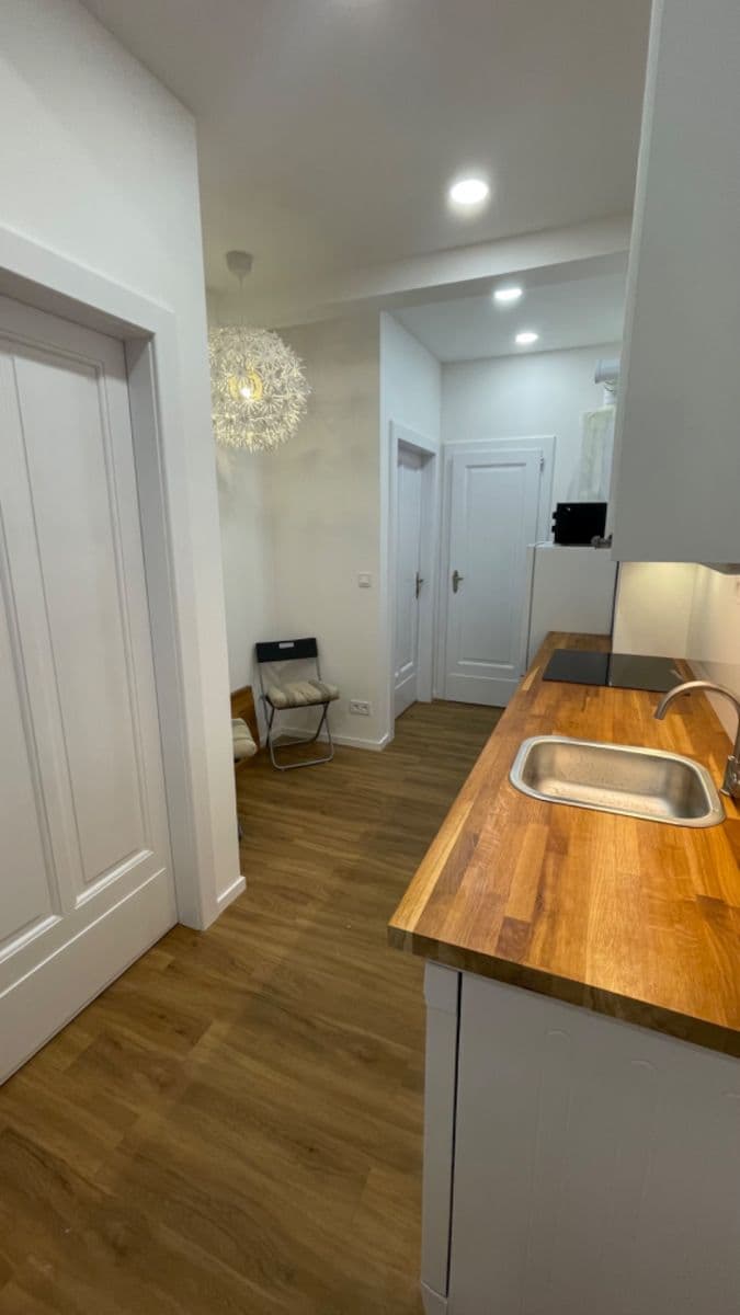 Prenájom bytu 2-izbový 45 m², Nikoly Tesly, Praha, Praha Prenájom bytu 2-izbový 45 m², Nikoly Tesly, Praha, Praha