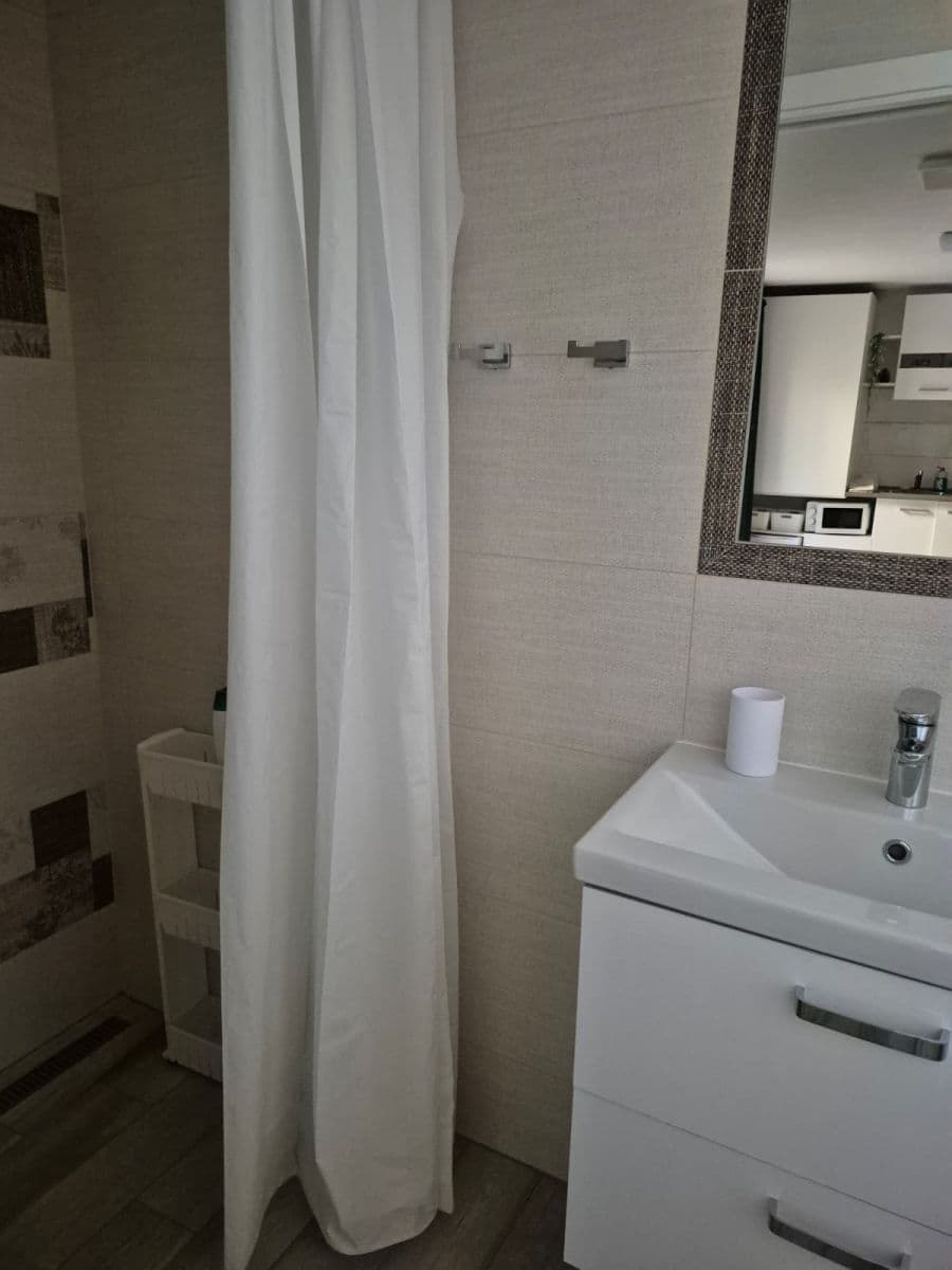Prenájom kancelárie 25 m², Kostelecká, Praha, Praha Prenájom kancelárie 25 m², Kostelecká, Praha, Praha