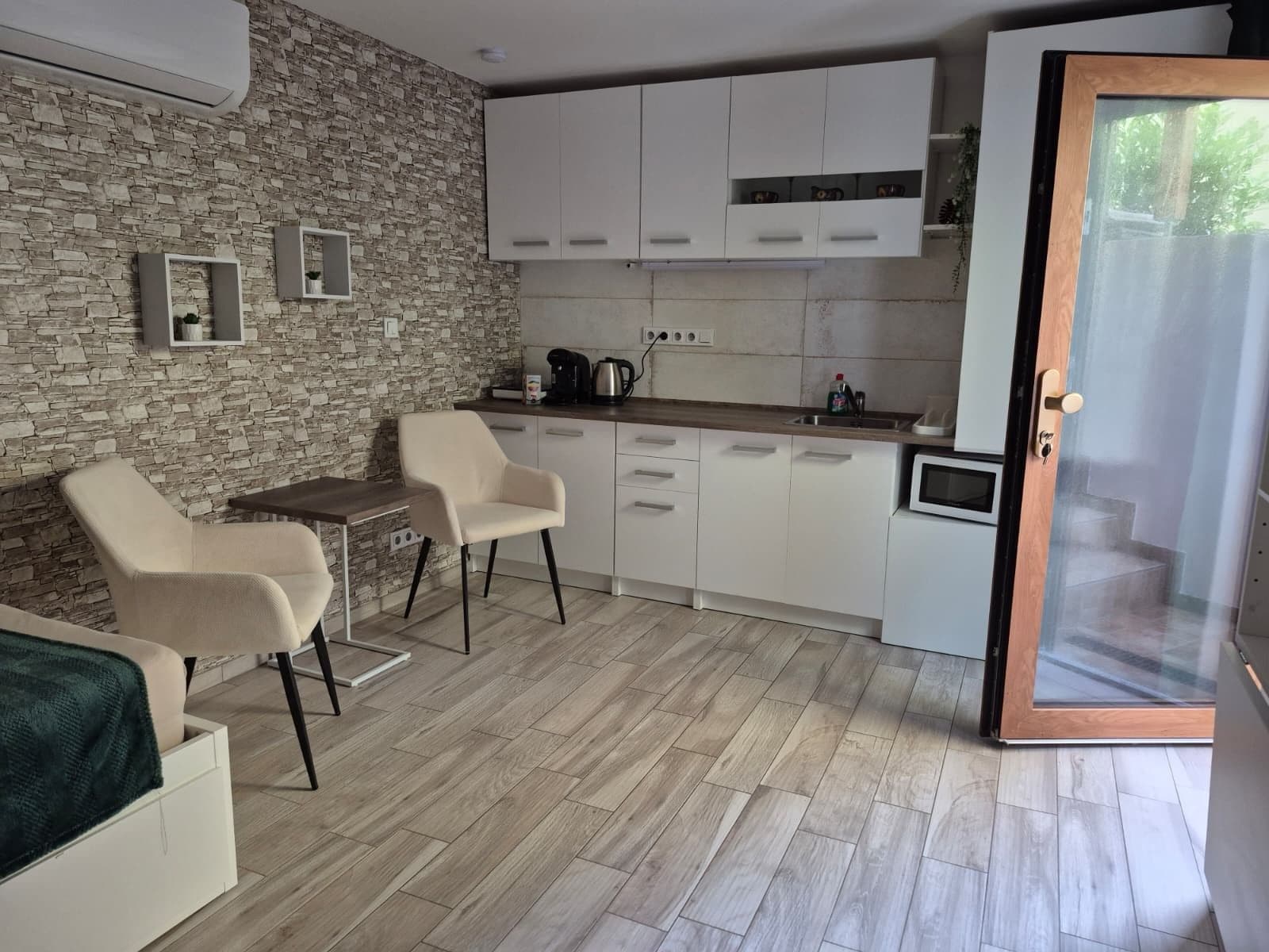 Prenájom kancelárie 25 m², Kostelecká, Praha, Praha Prenájom kancelárie 25 m², Kostelecká, Praha, Praha