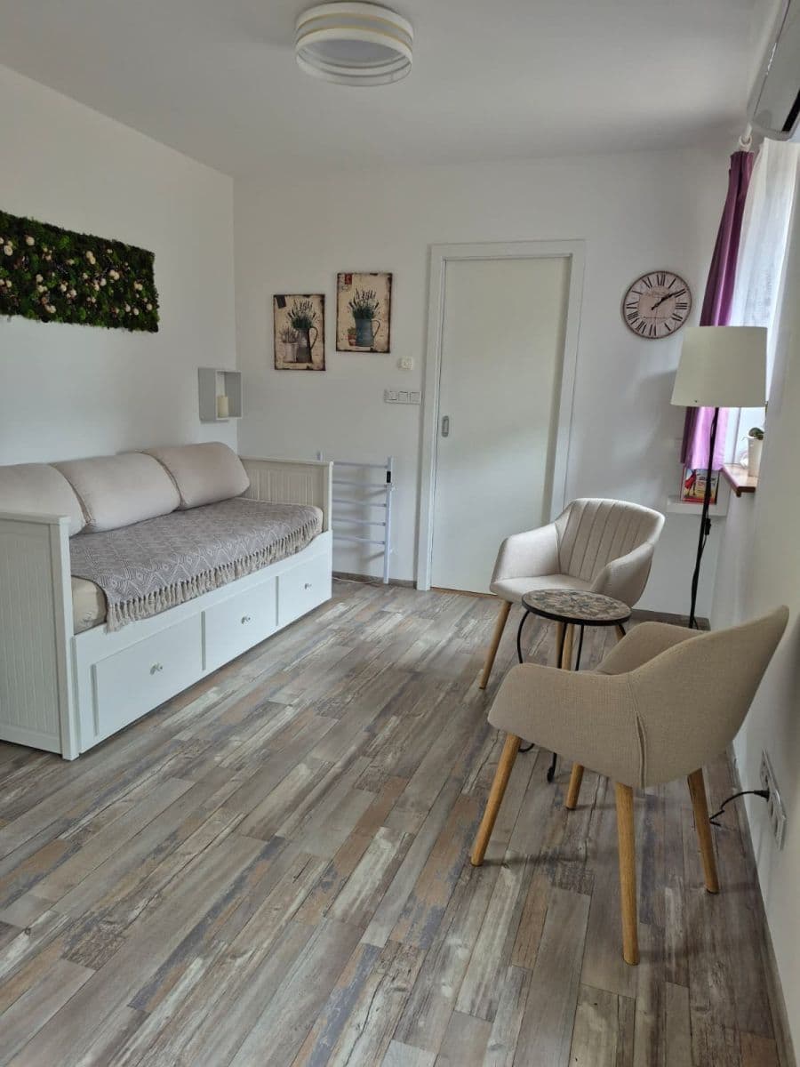 Prenájom kancelárie 25 m², Kostelecká, Praha, Praha Prenájom kancelárie 25 m², Kostelecká, Praha, Praha