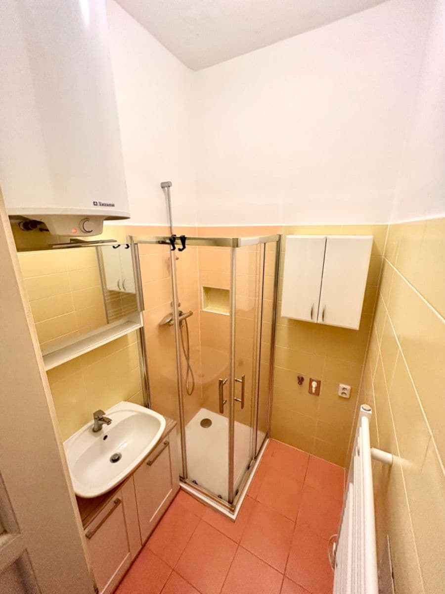 Prenájom bytu 2-izbový 47 m², Ke Krči, Praha, Praha Prenájom bytu 2-izbový 47 m², Ke Krči, Praha, Praha