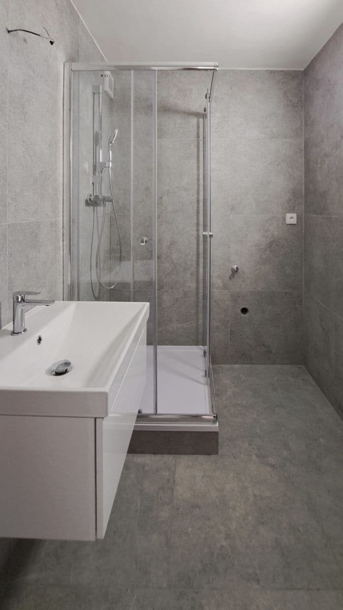Prenájom bytu 3-izbový 75 m², Haklova, Hostivice, Středočeský kraj Prenájom bytu 3-izbový 75 m², Haklova, Hostivice, Středočeský kraj