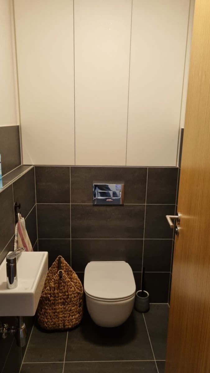 Prenájom bytu 3-izbový 99 m², K Beranovu, Praha, Praha Prenájom bytu 3-izbový 99 m², K Beranovu, Praha, Praha