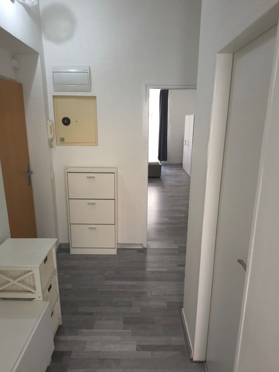 Prenájom bytu 1-izbový 38 m², Seifertova, Praha, Praha Prenájom bytu 1-izbový 38 m², Seifertova, Praha, Praha