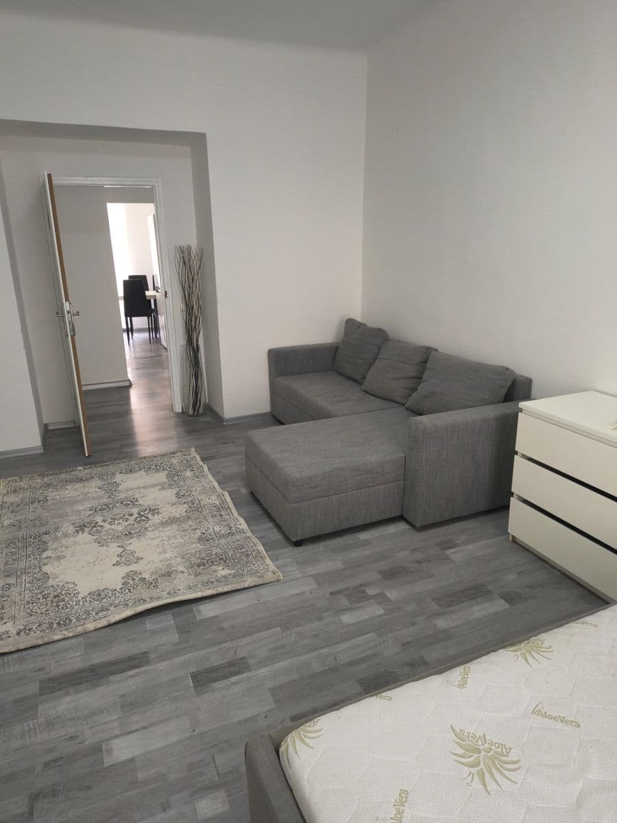 Prenájom bytu 1-izbový 38 m², Seifertova, Praha, Praha Prenájom bytu 1-izbový 38 m², Seifertova, Praha, Praha