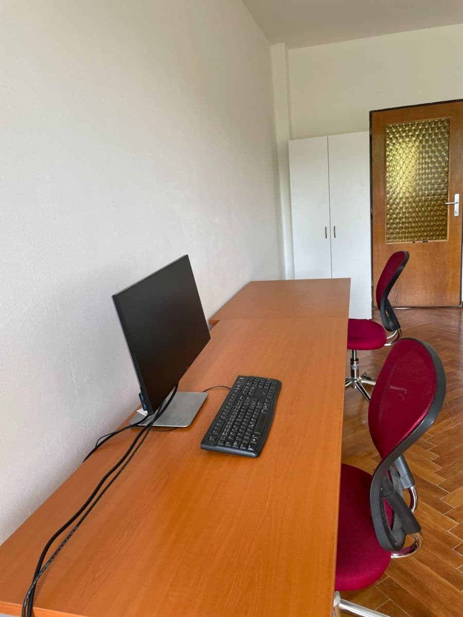 Prenájom bytu 3-izbový 24 m², Volyňská, Praha, Praha Prenájom bytu 3-izbový 24 m², Volyňská, Praha, Praha
