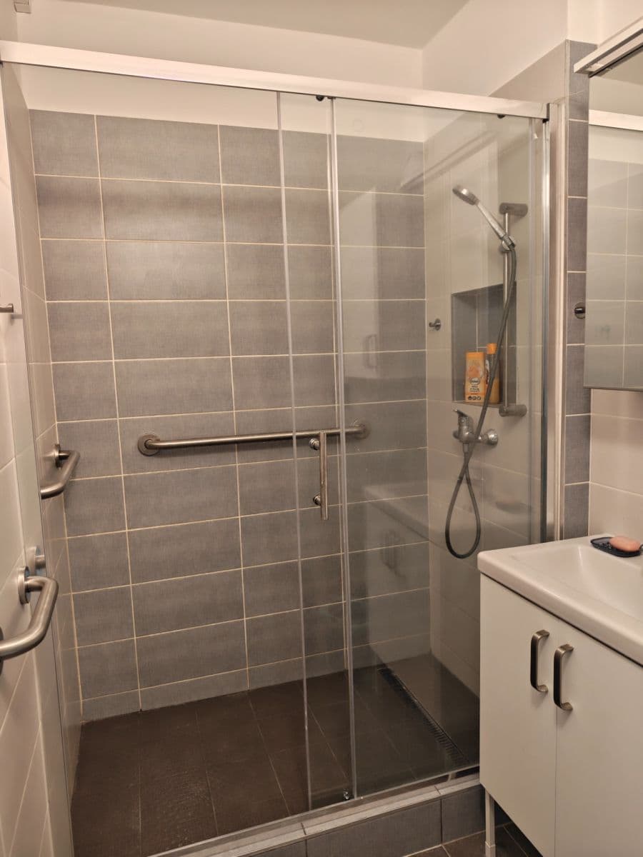 Prenájom bytu 3-izbový 66 m², Bedřichovská, Praha, Praha Prenájom bytu 3-izbový 66 m², Bedřichovská, Praha, Praha