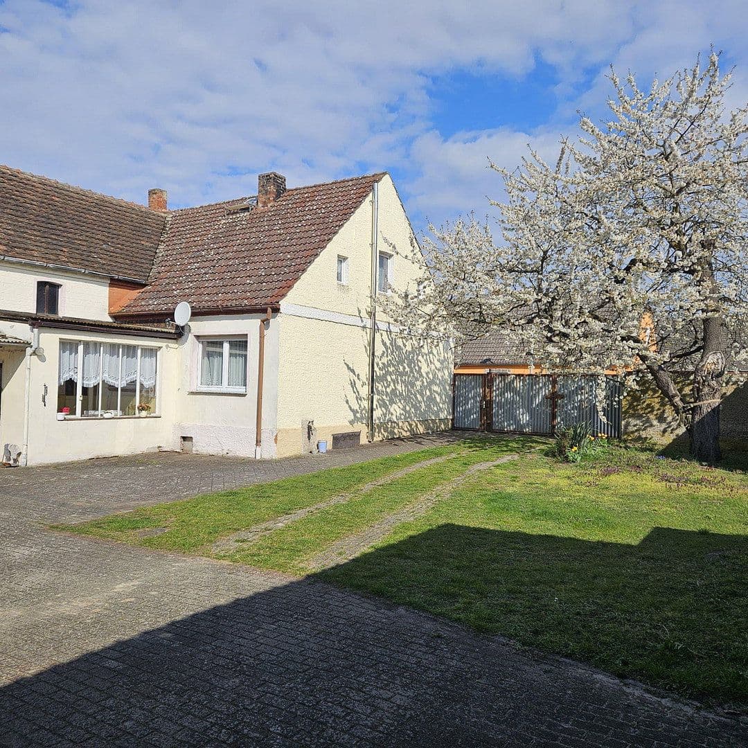 Predaj domu 150 m², pozemok 5.000 m², Dorfstraße 15, Jerichow, Sasko-Anhaltsko Predaj domu 150 m², pozemok 5.000 m², Dorfstraße 15, Jerichow, Sasko-Anhaltsko