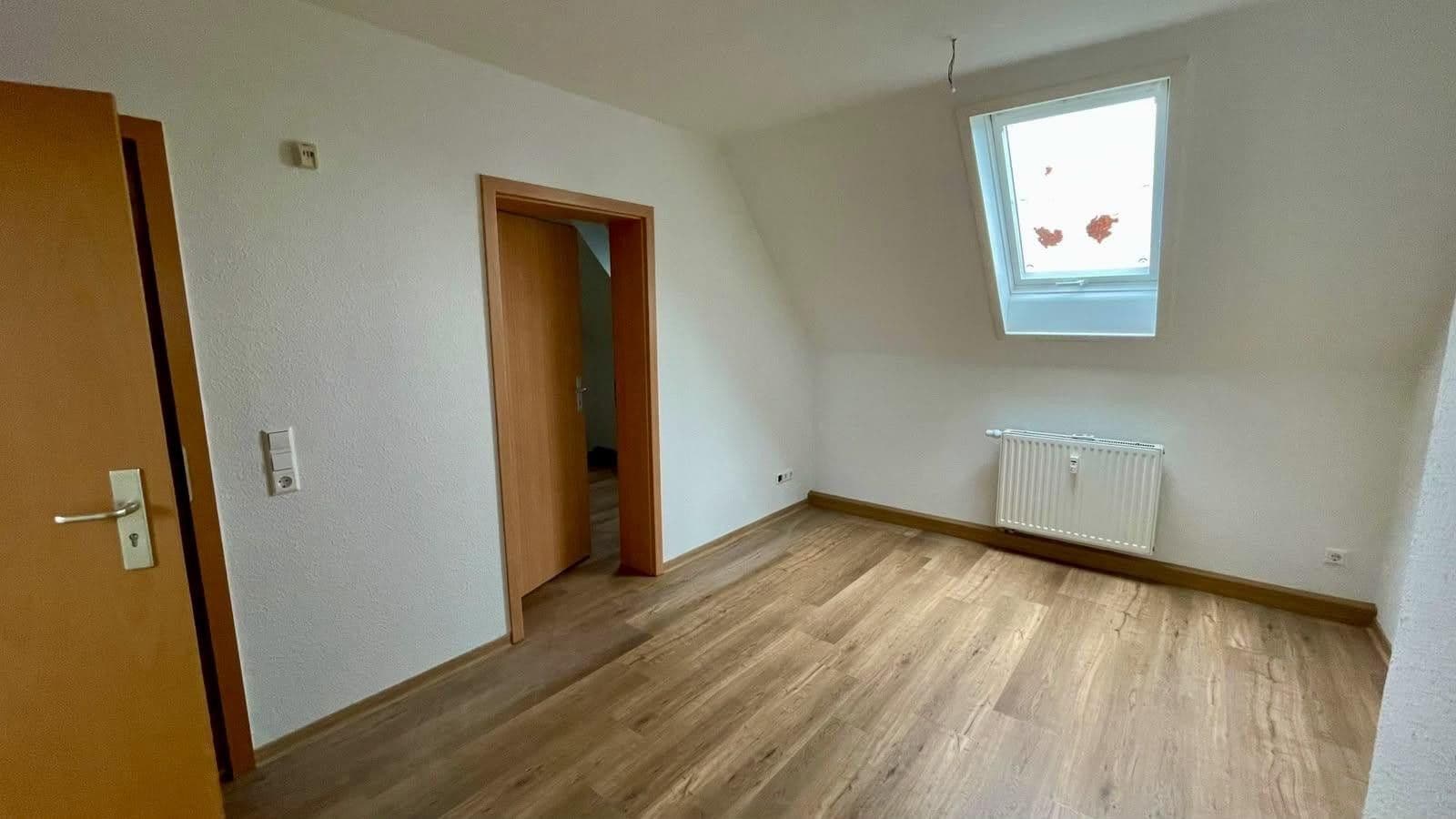 Prenájom bytu 3-izbový 64 m², Langenbernsdorf, Sasko Prenájom bytu 3-izbový 64 m², Langenbernsdorf, Sasko