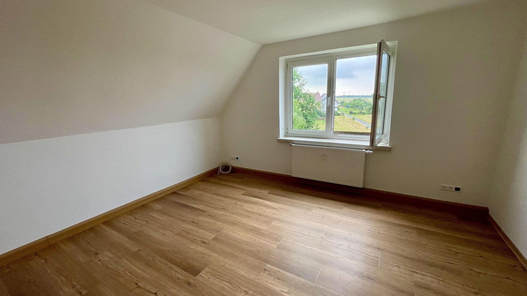 Prenájom bytu 3-izbový 64 m², Langenbernsdorf, Sasko Prenájom bytu 3-izbový 64 m², Langenbernsdorf, Sasko