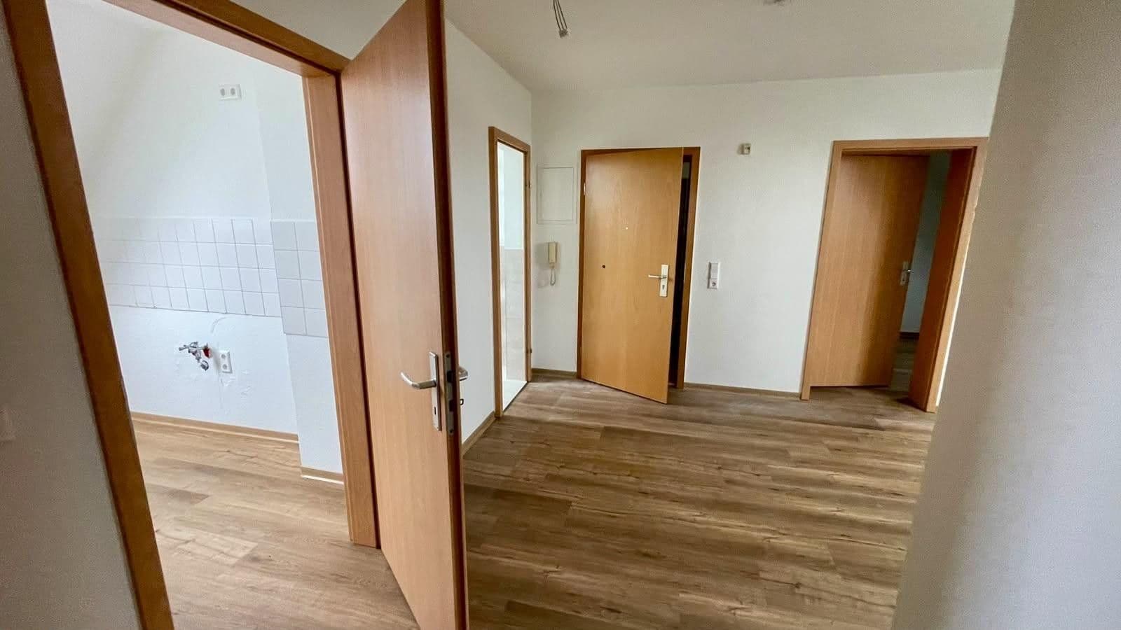 Prenájom bytu 3-izbový 64 m², Langenbernsdorf, Sasko Prenájom bytu 3-izbový 64 m², Langenbernsdorf, Sasko