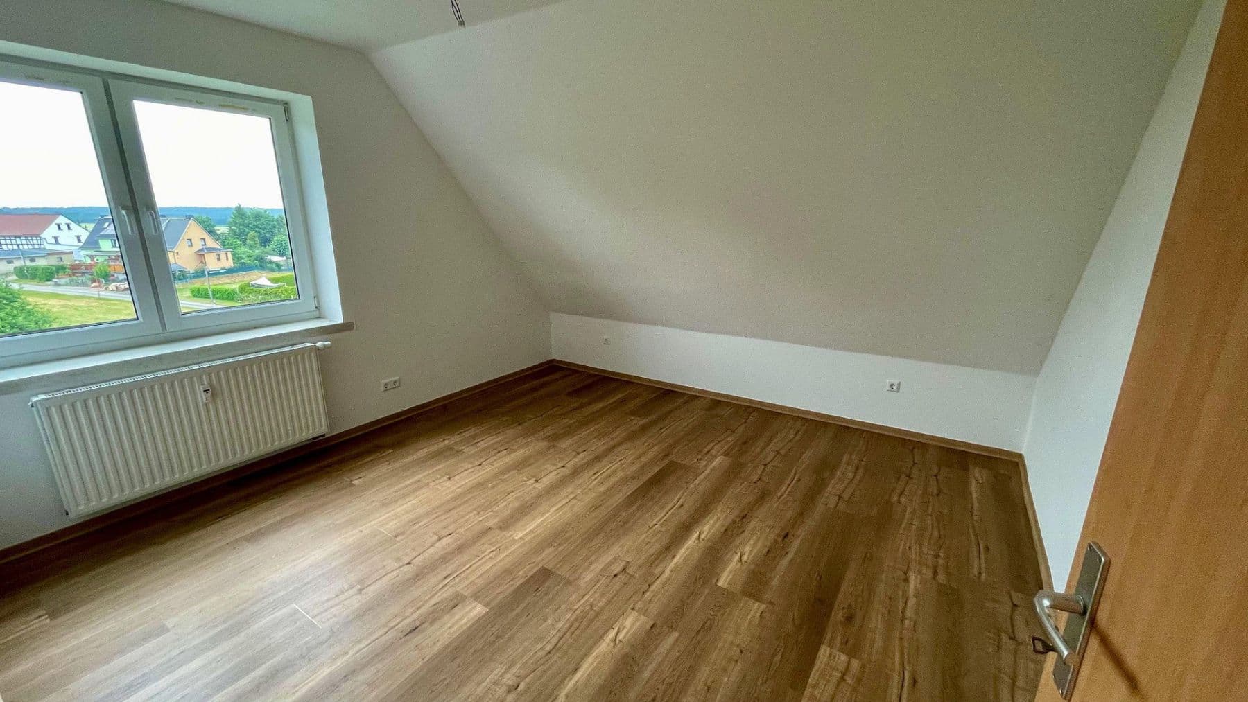 Prenájom bytu 3-izbový 64 m², Langenbernsdorf, Sasko Prenájom bytu 3-izbový 64 m², Langenbernsdorf, Sasko