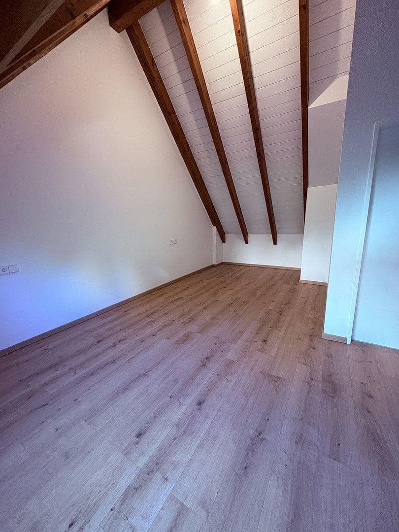 Prenájom bytu 2-izbový 70 m², Weingarten, Bádensko-Wurttembersko Prenájom bytu 2-izbový 70 m², Weingarten, Bádensko-Wurttembersko