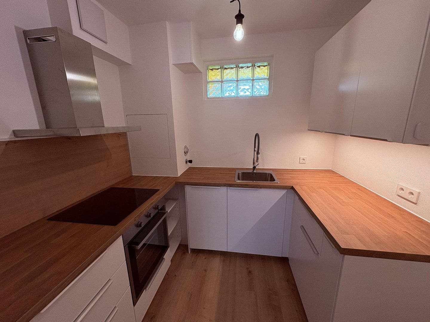 Prenájom bytu 2-izbový 70 m², Weingarten, Bádensko-Wurttembersko Prenájom bytu 2-izbový 70 m², Weingarten, Bádensko-Wurttembersko