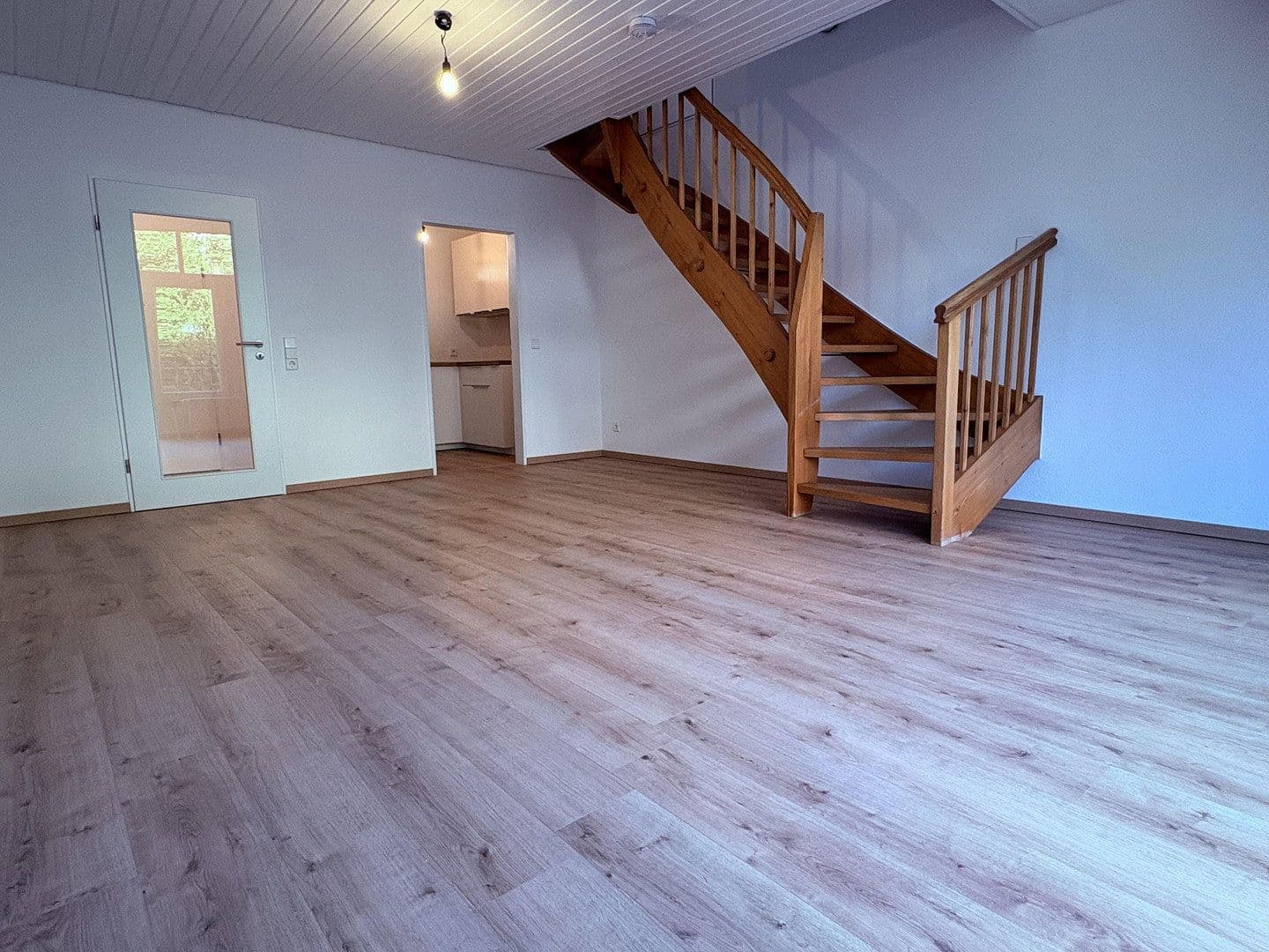 Prenájom bytu 2-izbový 70 m², Weingarten, Bádensko-Wurttembersko Prenájom bytu 2-izbový 70 m², Weingarten, Bádensko-Wurttembersko