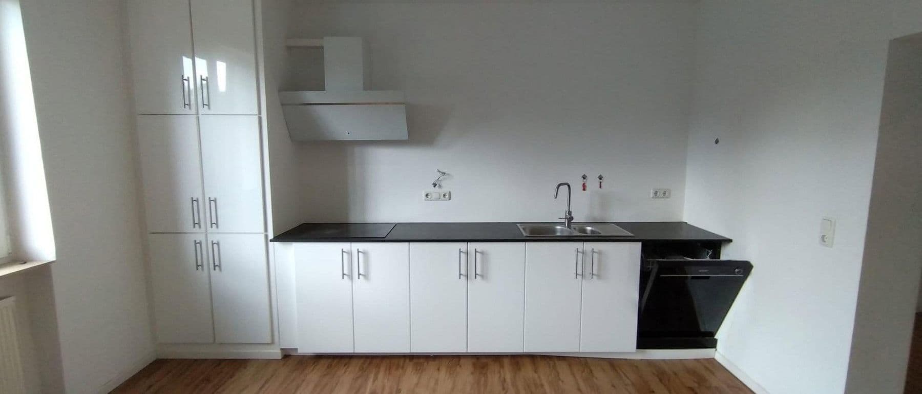 Prenájom bytu 4-izbový 89 m², Olpener Straße 701, Köln, Severné Porýnie - Westfálsko Prenájom bytu 4-izbový 89 m², Olpener Straße 701, Köln, Severné Porýnie - Westfálsko