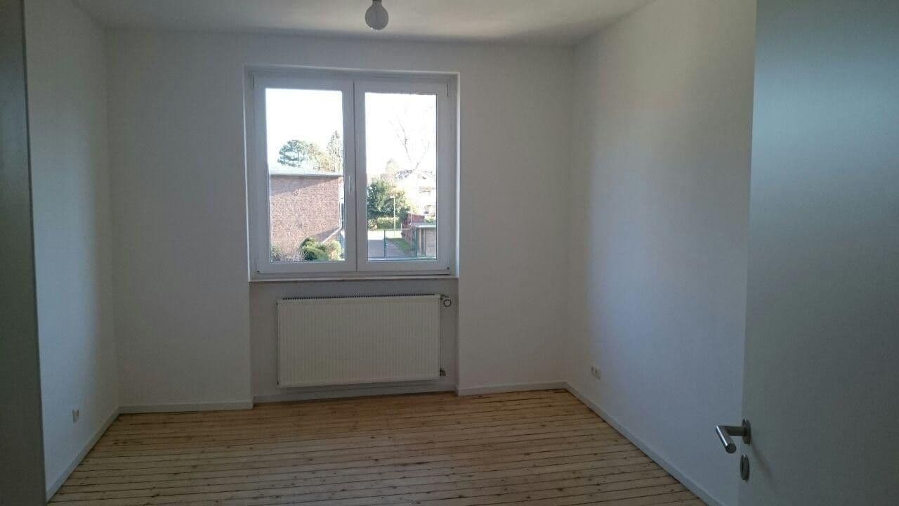 Prenájom bytu 4-izbový 89 m², Olpener Straße 701, Köln, Severné Porýnie - Westfálsko Prenájom bytu 4-izbový 89 m², Olpener Straße 701, Köln, Severné Porýnie - Westfálsko