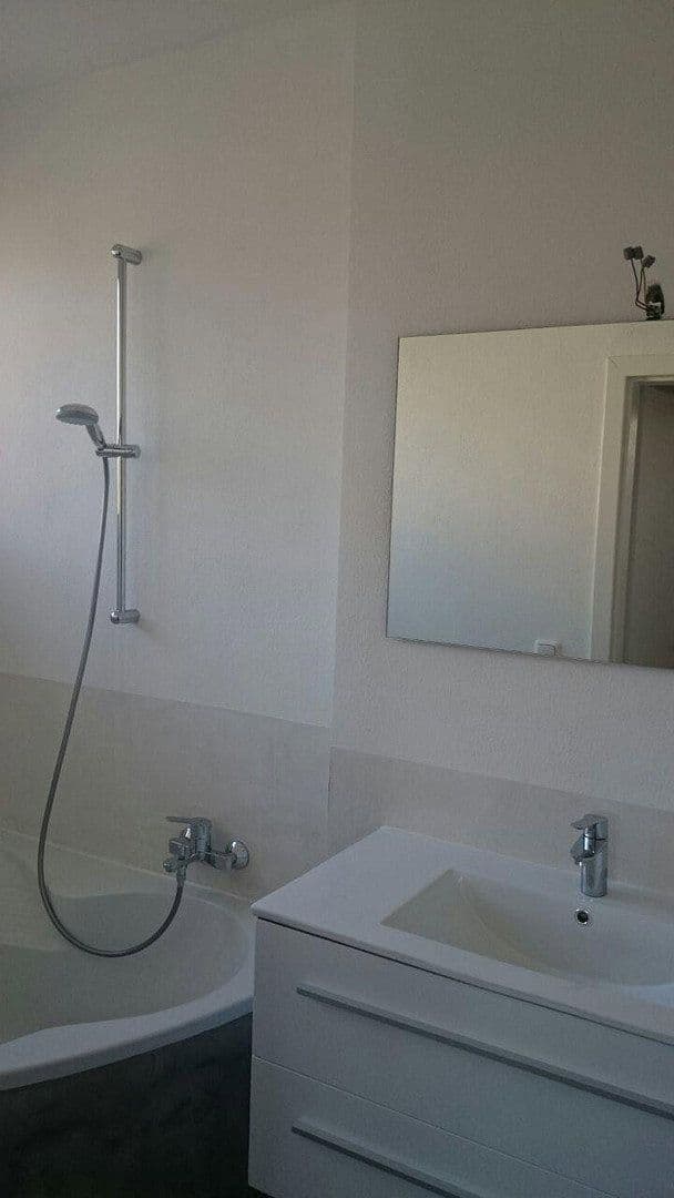 Prenájom bytu 4-izbový 89 m², Olpener Straße 701, Köln, Severné Porýnie - Westfálsko Prenájom bytu 4-izbový 89 m², Olpener Straße 701, Köln, Severné Porýnie - Westfálsko