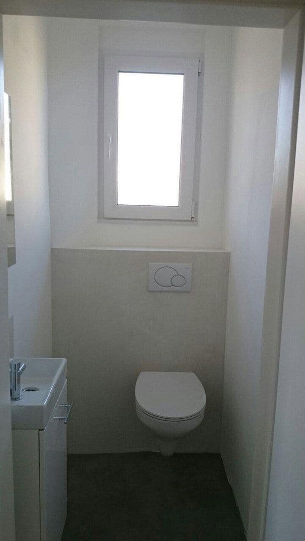 Prenájom bytu 4-izbový 89 m², Olpener Straße 701, Köln, Severné Porýnie - Westfálsko Prenájom bytu 4-izbový 89 m², Olpener Straße 701, Köln, Severné Porýnie - Westfálsko