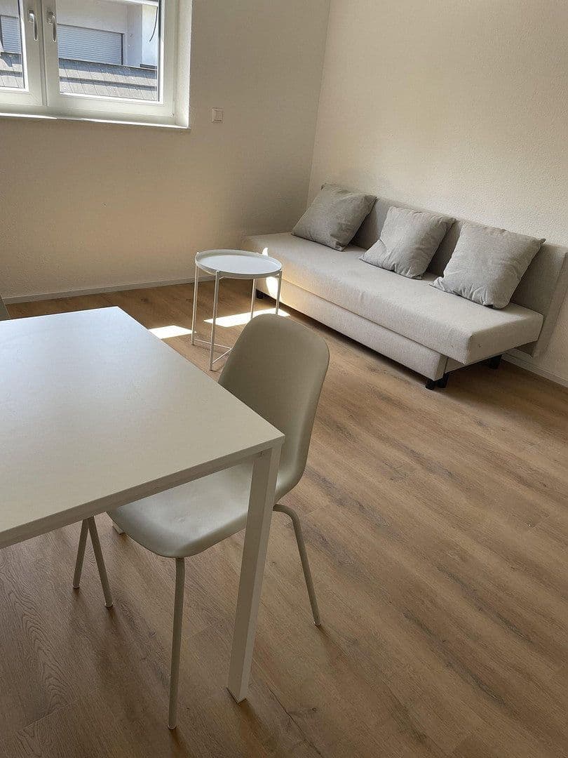 Prenájom bytu 2-izbový 30 m², Ludwigsburg, Bádensko-Wurttembersko Prenájom bytu 2-izbový 30 m², Ludwigsburg, Bádensko-Wurttembersko