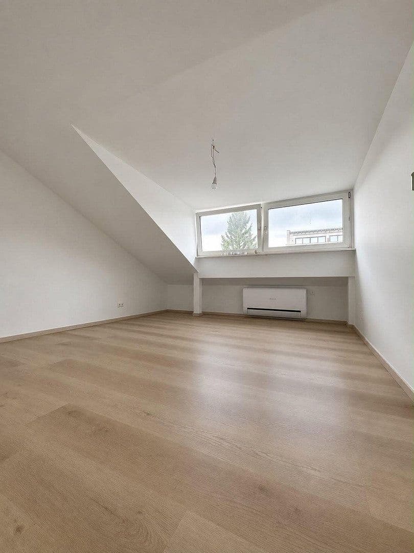 Prenájom bytu 4-izbový 72 m², Köln, Severné Porýnie - Westfálsko Prenájom bytu 4-izbový 72 m², Köln, Severné Porýnie - Westfálsko
