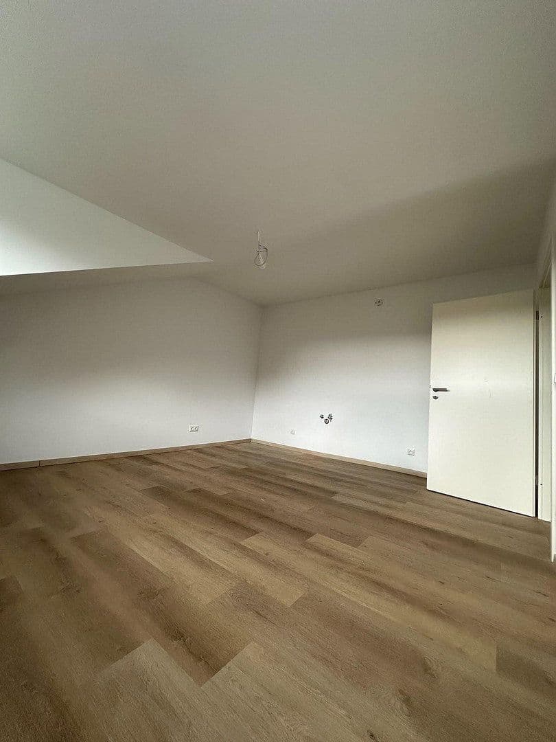 Prenájom bytu 4-izbový 72 m², Köln, Severné Porýnie - Westfálsko Prenájom bytu 4-izbový 72 m², Köln, Severné Porýnie - Westfálsko