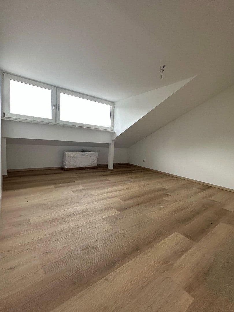 Prenájom bytu 4-izbový 72 m², Köln, Severné Porýnie - Westfálsko Prenájom bytu 4-izbový 72 m², Köln, Severné Porýnie - Westfálsko