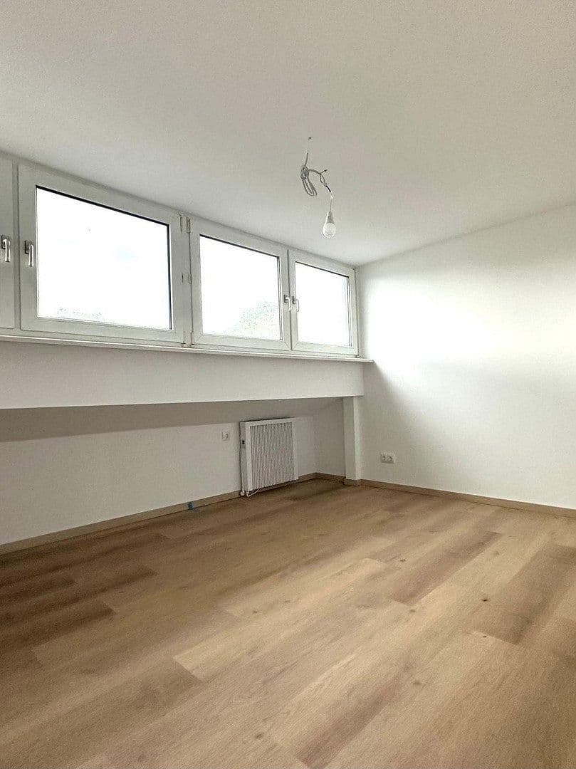 Prenájom bytu 4-izbový 72 m², Köln, Severné Porýnie - Westfálsko Prenájom bytu 4-izbový 72 m², Köln, Severné Porýnie - Westfálsko