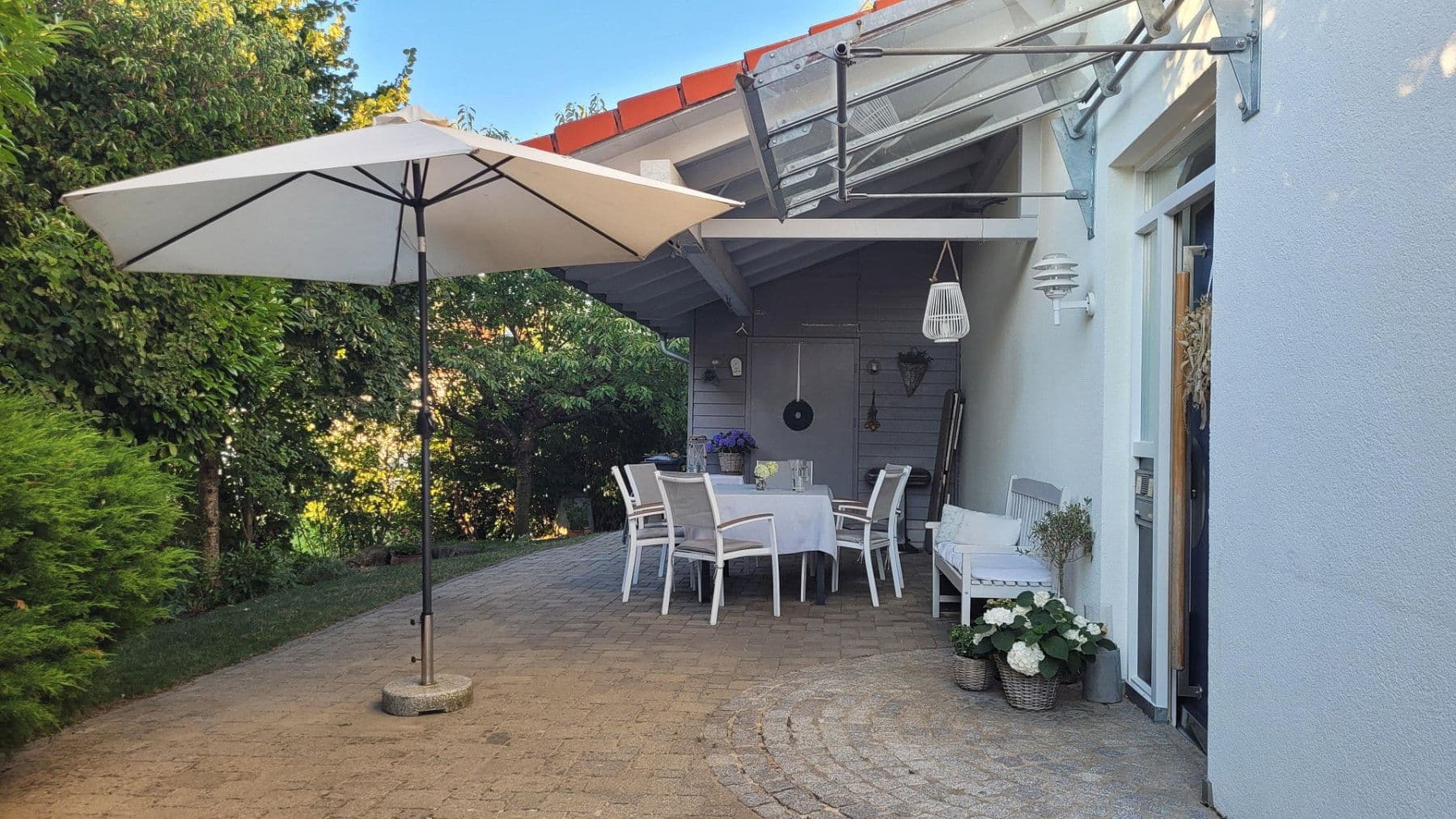 Predaj domu 224 m², pozemok 568 m², Jestetten, Bádensko-Wurttembersko Predaj domu 224 m², pozemok 568 m², Jestetten, Bádensko-Wurttembersko