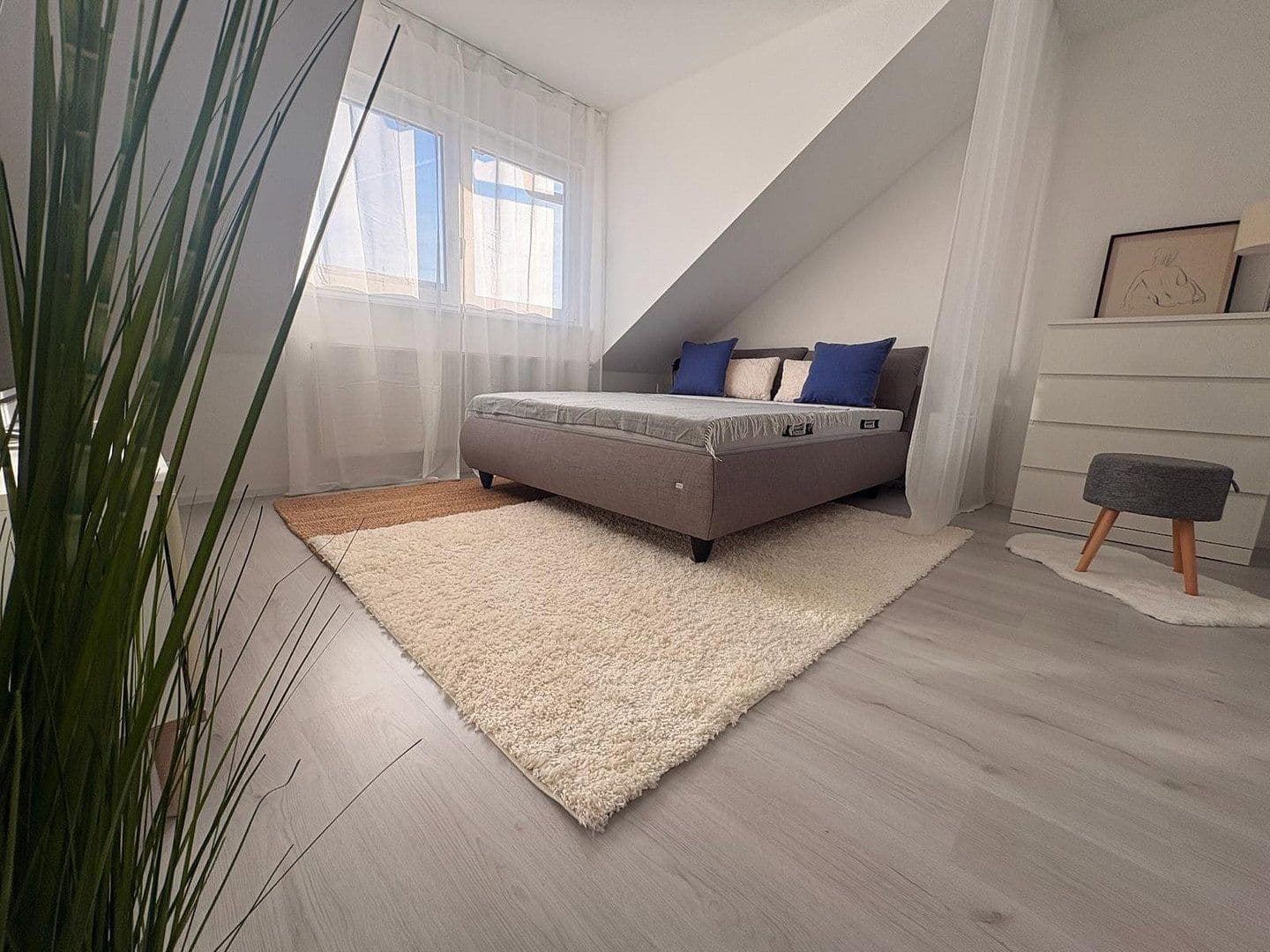 Prenájom bytu 3-izbový 80 m², Hockenheim, Bádensko-Wurttembersko Prenájom bytu 3-izbový 80 m², Hockenheim, Bádensko-Wurttembersko