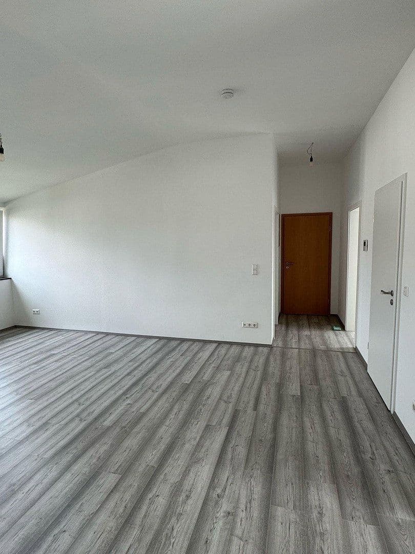 Prenájom bytu 3-izbový 72 m², Karlsruhe, Bádensko-Wurttembersko Prenájom bytu 3-izbový 72 m², Karlsruhe, Bádensko-Wurttembersko