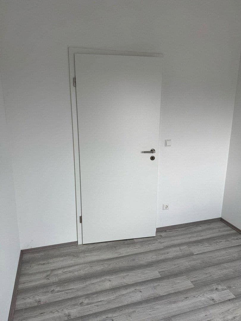 Prenájom bytu 3-izbový 72 m², Karlsruhe, Bádensko-Wurttembersko Prenájom bytu 3-izbový 72 m², Karlsruhe, Bádensko-Wurttembersko